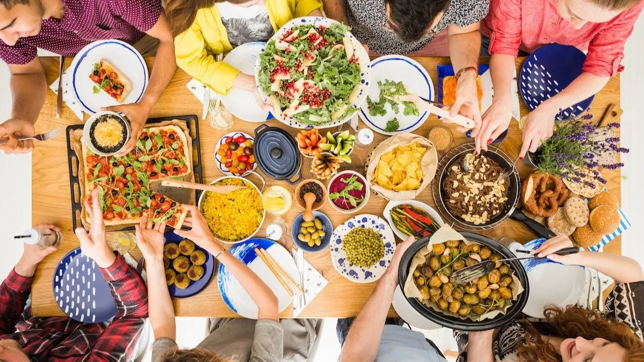 Cum să le explici celor din familie că urmezi o dietă vegetală