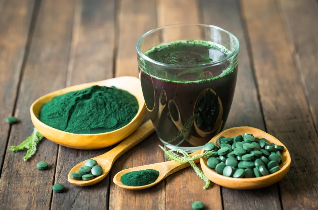 Spirulina: Minunea albastru-verzuie