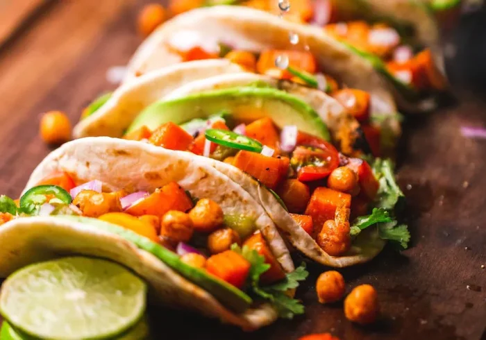 Street food vegan din lume: inspirație pentru gătit acasă